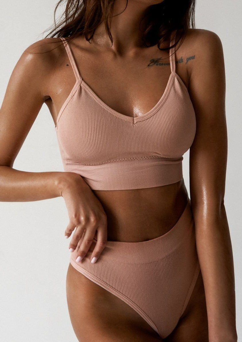 Underwear set - absolute comfort - bralette + pink tanga