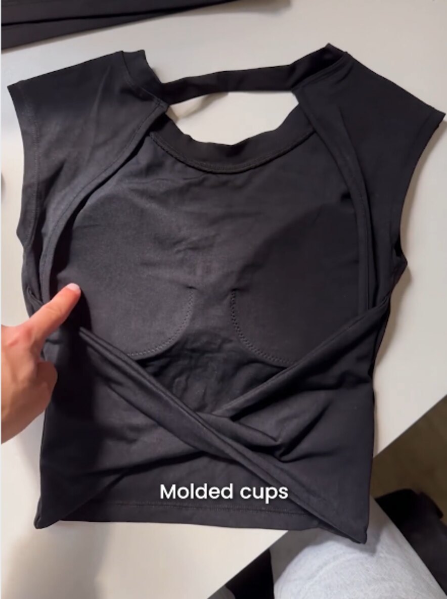 The molded cups sewn inside the Knot top